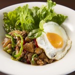 シンプルキッチン - ランチで大人気！タイ風丼ガパオ
