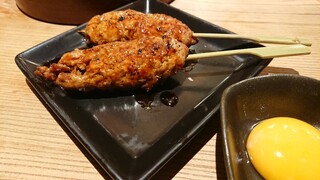 串焼き もんじろう - 鶏と鴨のつくね    220円      卵黄付き    30円