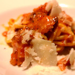 ボッテガ - 完熟トマト、パンチェッタ、卵黄で和えたトンナレッリ