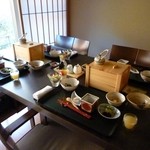 登別温泉郷 滝乃家 - お食事処 朝食並んでます