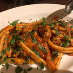 BUCA(カサレッチェ、自家製サルシッチャとカラブリア産ン・ドゥイヤのトマトソース)