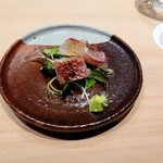 鮨　縁 - 鯛の湯引きに香草