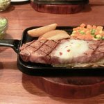 ステーキハウス バイソン - 料理写真:サーロインステーキ200ｇ