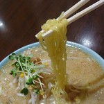 Eiraku - みそラーメンの麺