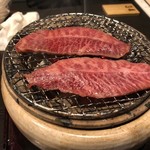 あわび日本料理 錦りゅう - お肉炭火焼き　サッと炙っていただく♪上質なお肉の脂の甘みと旨みが感じられる◎　2019/02/16