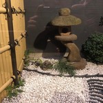 あわび日本料理 錦りゅう - 内観2　庭を眺めながら絶品料理を頂く、風流ですね！！　2019/02/16
