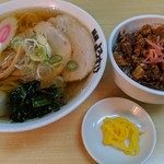 麺屋 ようすけ - ラーメン　チャーシュー丼