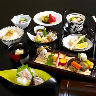 ミシュラン獲得の有名店で研鑽を積んだ料理長の腕前は折り紙付き