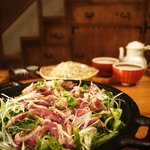 じじ - この時季うれしい「鴨鍋（おひとりさま1490円）」※2名様より承ります　