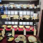 Togakushisoba - このお店は店内のメニューを見て選ぶのではなく事前にレジで食券を購入するシステムなんで入店する前に店舗前のメニューで注文を決めてからの入店です