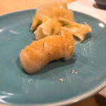 うを徳 - 帆立にぎり