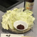 sumibiyakinikuhorumommarumi - 旨辛キャベツ特製辛味噌をつけて食べてもよし！焼いて食べてもよし！