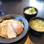 麺屋 京介 - 鶏白湯しょうゆ850円チャーシュー丼300円