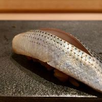 はっこく - 小肌 さっぱり酸味がある ネタが倒れてしまったのに直してくれない、、、