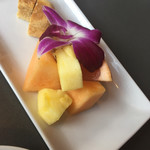 TRIPLE ONE Singapore & Chinese Cuisine - トリプルワンデザート２種 フルーツ添え