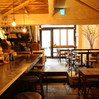 ブルックリンの工場をイメージしたクラフト感のあるオシャレ空間