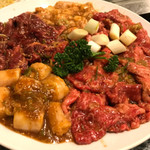 焼肉興隆 - ◉ハラミ・カルビは税別1000円～1200円程度？◉ホルモン・牛シロコロホルモンは税別700円。画像がないのですが、他にも色々注文しました