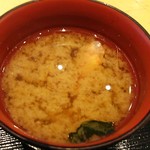 氷見回転寿司　粋鮨 - 海老の頭の味噌汁。