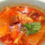 南光苑 - 【カルビスープ】甘辛く煮込んだ骨付きカルビが入っています。辛すぎずコクがあります。