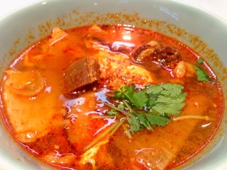 Nankouen - 【カルビスープ】甘辛く煮込んだ骨付きカルビが入っています。辛すぎずコクがあります。