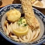難波千日前 釜たけうどん 八重洲北口店 - この麺の歯応え！最高！関東圏の人はうどんのコシと硬さを混同してると思う