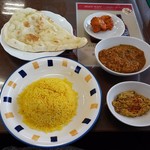 ベンガルカレー亭マンナン - ナンサフランライスセット