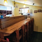 BOW - カウンター奥に缶コーヒー販売（笑）
