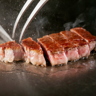 Enjoy the world-famous brand A5 grade “Kobe Beef” right in front of your eyes!