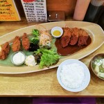 萬時 - おかわり自由のみそ汁＆ご飯付き！牛ヘレ＆かきフライ定食1,100円