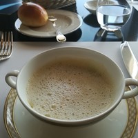 フレンチ ベイ・ビュー - じゃがいものクリームスープドフィーノ風