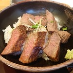 いろり家 - ステーキ丼(アップ)