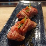 名代 駒寿司 - 牛炙りの握り