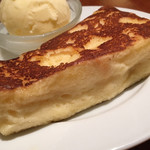 102421482 - 厚みとふわふわ感が抜群。