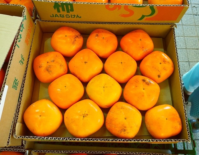 そんな季節か 種なし柿のダンボール箱1段売り By Kouji328 タチヤ 高針店 上社 その他 食べログ