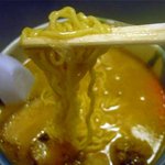 らーめん 三日月 - 味噌ラーメンの麺。