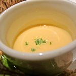 オザミ・デ・ヴァン - 前菜盛り合わせの一口スープ。