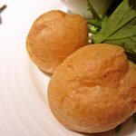 オザミ・デ・ヴァン - 前菜盛り合わせのグジェール。