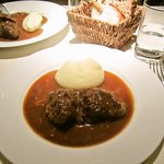 オザミ・デ・ヴァン - 牛肉のビール煮込み。