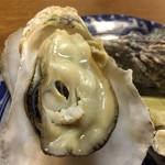 成田家 - 殻付カキ