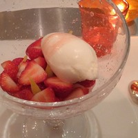 Benoit Alain Ducasse - 静岡県掛川産イチゴ“紅ほっぺ”と瀬戸内レモンのクープ　フロマージュブランのソルベ
