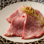 やきにくのバクロ - クリミ（うす切りタレ・角切塩）1058円。霜降りがにがれな方に特にオススメ！赤身の旨みとジューシーさは最高です。