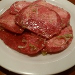 焼肉 ホルモン道場 闇市肉酒場 - 牛タン￥930-