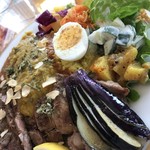 スープカレー トムトムキキル - これらも混ぜて食べると美味しいです