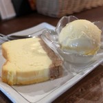 灯 - あんちゃんのチーズケーキとバニラアイス