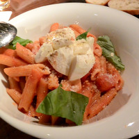 RISTORANTE Orobianco - ペンネ　モッツァレラチーズとバジリコのトマトソース