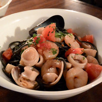 RISTORANTE Orobianco - イカスミを練り込んだスパゲッティー　魚介たっぷりのビアンコソース