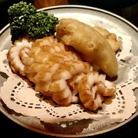 廣東料理 民生 ヒルトンプラザウエスト店 - ＜名物＞イカの天ぷらとフグの天ぷら