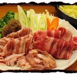 開花亭 - すき焼きなべ（宴会用の盛り付けです)