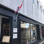 ブライトン ティー ルーム - 目印のイギリス国旗。
      巻きついた。。。