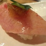 鮨げん家 - 天然ぶり（腹）